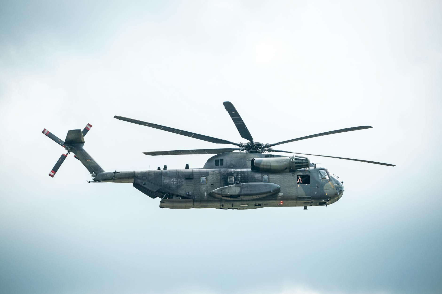 Suspension lifted for helicopter pilots who hovered near Kid Rock's home